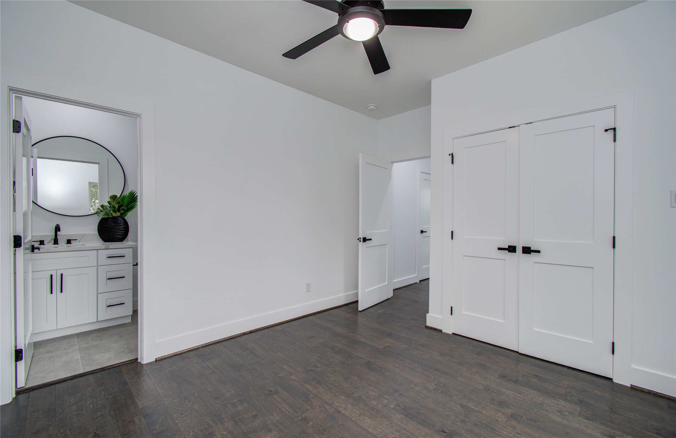 5024 Winnetka Street, Unit D Houston, TX 77021 - Photo 16 of 20 Third floor bedroom