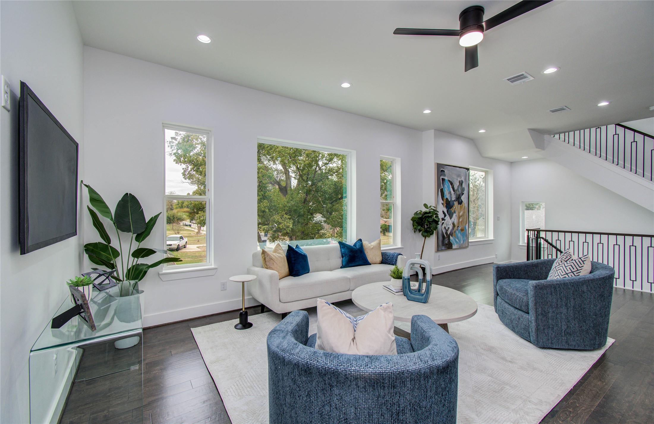 5024 Winnetka Street, Unit D Houston, TX 77021 - Photo 2 of 20 Second floor living room