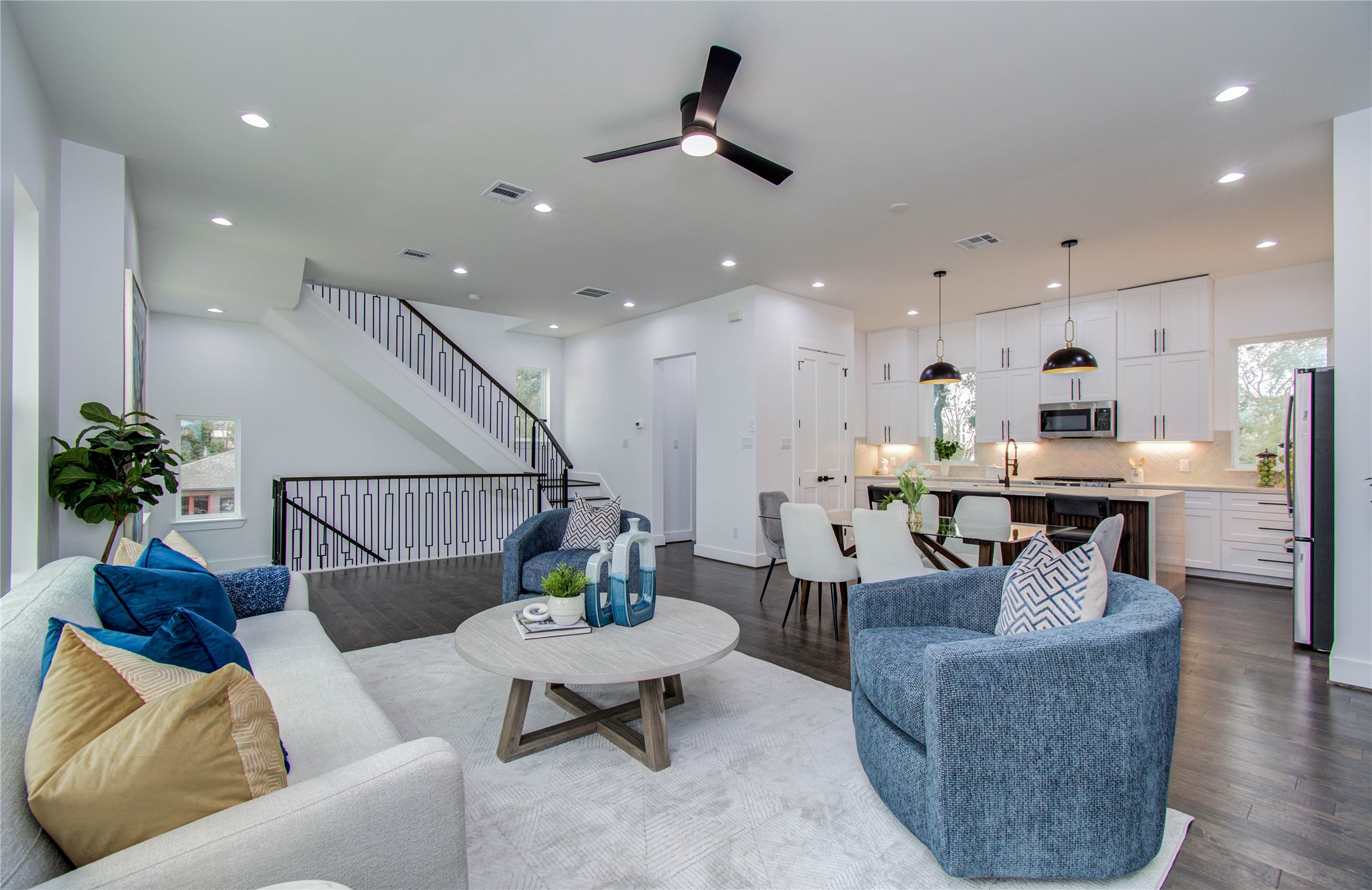 5024 Winnetka Street, Unit D Houston, TX 77021 - Photo 3 of 20 Open concept living and kitchen