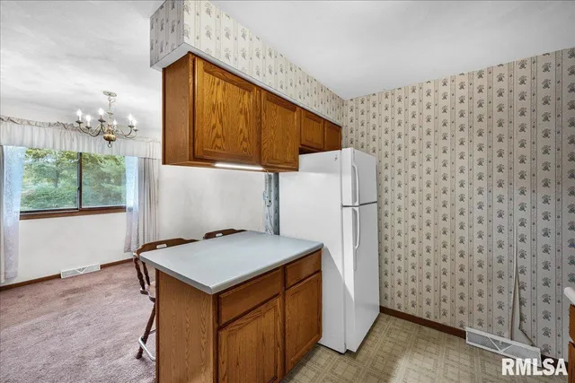 $144,900 | 1215 East Sycamore Street, Canton, IL 61520