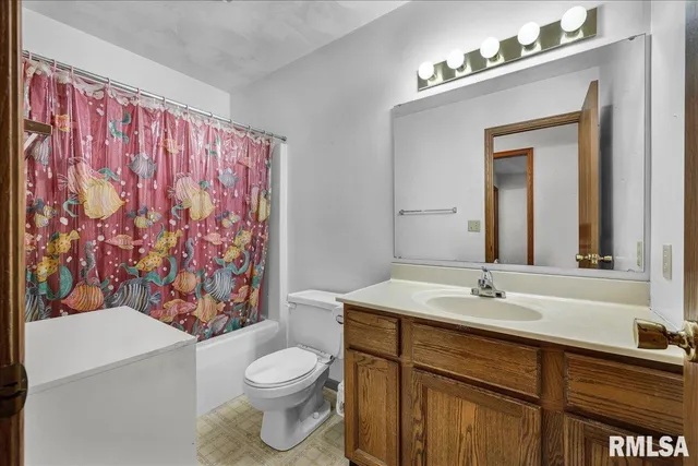 $144,900 | 1215 East Sycamore Street, Canton, IL 61520