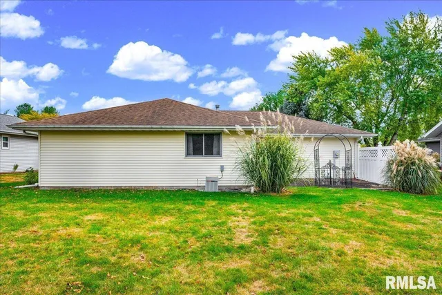 $144,900 | 1215 East Sycamore Street, Canton, IL 61520