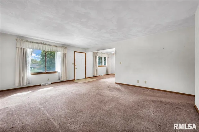 $144,900 | 1215 East Sycamore Street, Canton, IL 61520