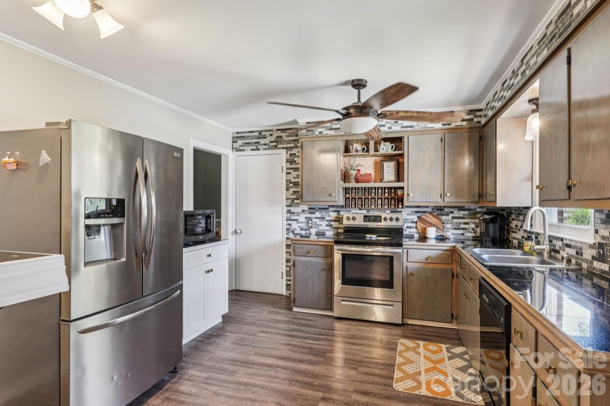 660 South Peace Haven Road Winston-Salem, NC 27103 - Photo 11 of 43 a kitchen with granite countertop a refrigerator stove and sink