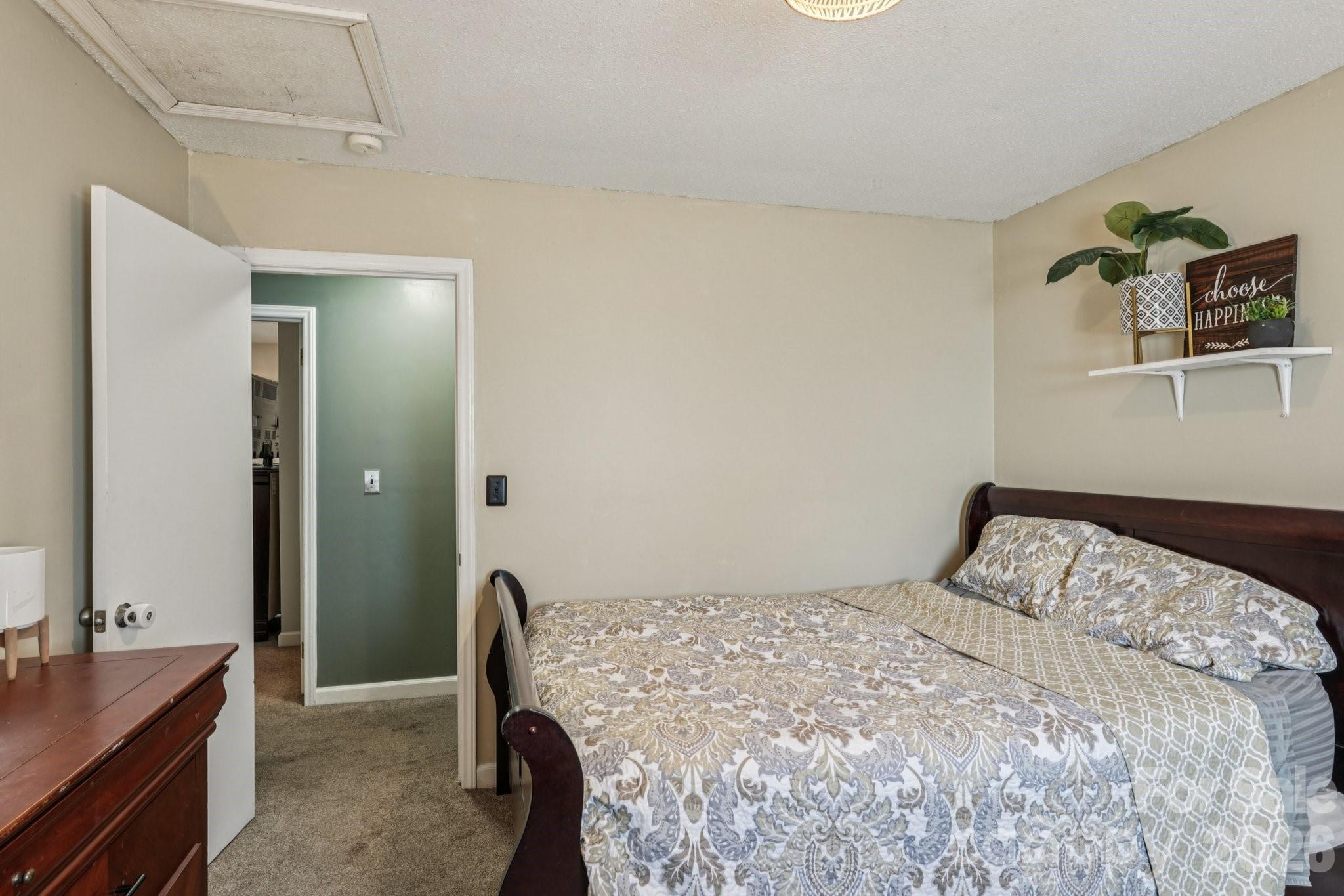 660 South Peace Haven Road Winston-Salem, NC 27103 - Photo 21 of 43 a bedroom with a bed and a desk