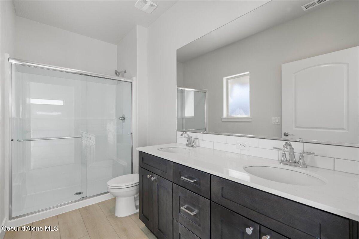 771 North Galbraith Loop Post Falls, ID 83854 - Photo 22 of 34 Primary Bathroom