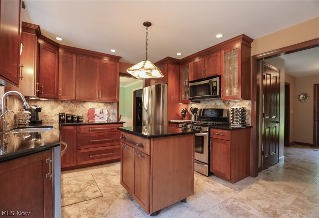 189 Roche Way Youngstown, OH 44512 - Photo 2 of 19 Gallery Image 2