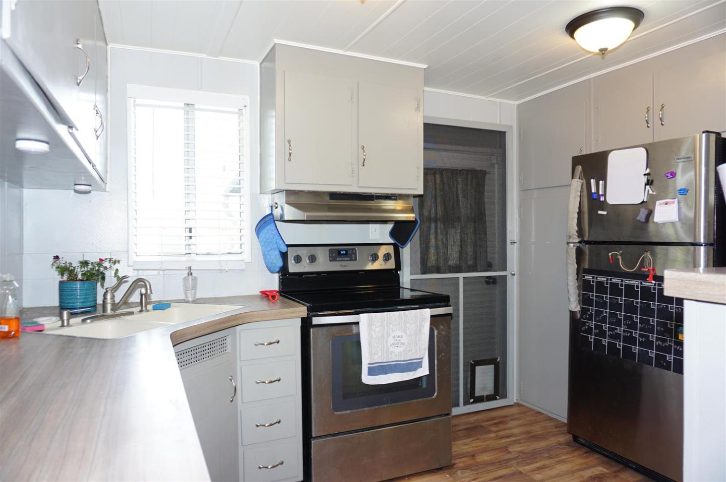 2150 Almaden Road, Unit 62 San Jose, CA 95125 - Photo 17 of 38 a kitchen with a stove and a refrigerator