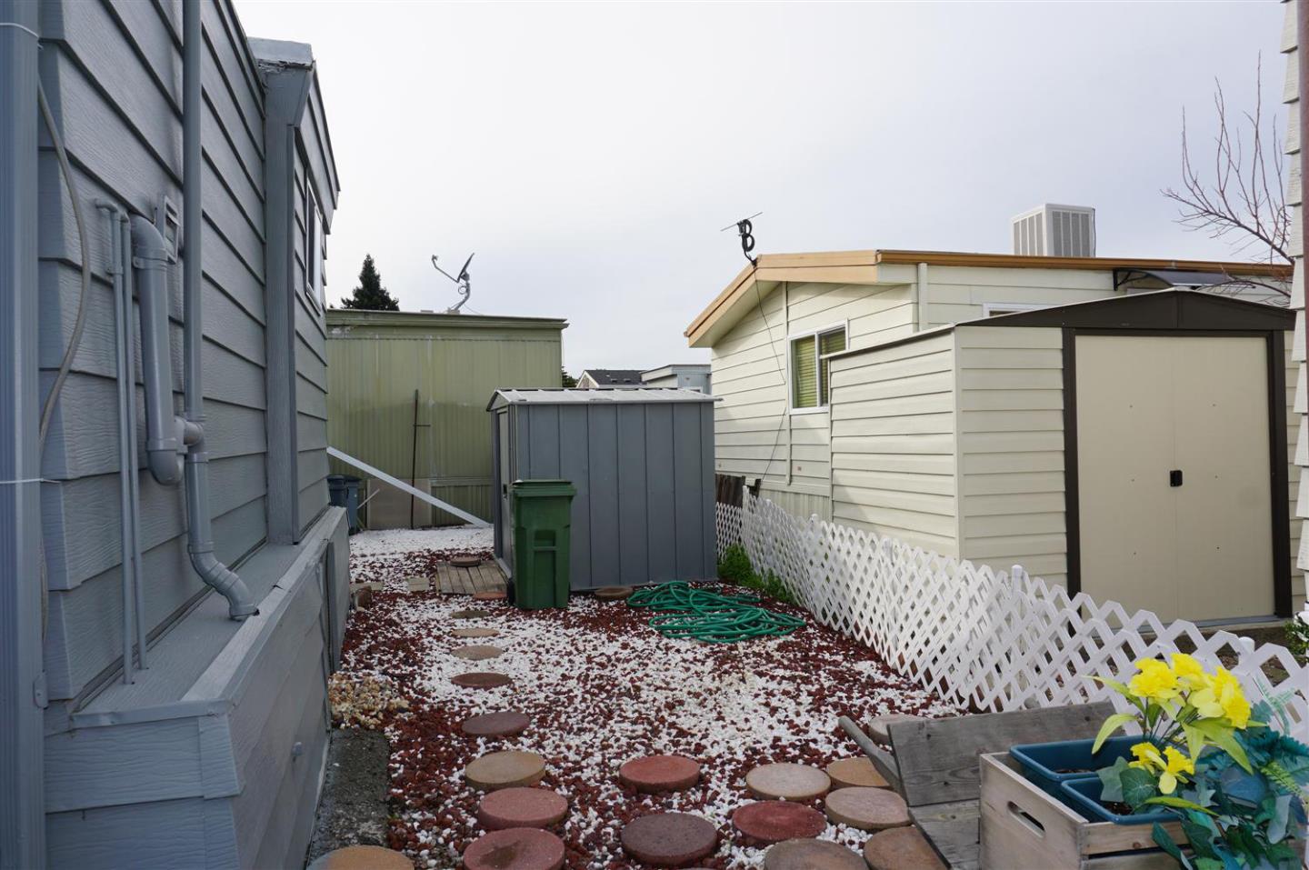 2150 Almaden Road, Unit 62 San Jose, CA 95125 - Photo 34 of 38 a house view with a outdoor space