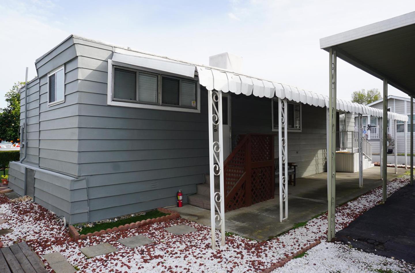 2150 Almaden Road, Unit 62 San Jose, CA 95125 - Photo 4 of 38 a view of a house with a deck