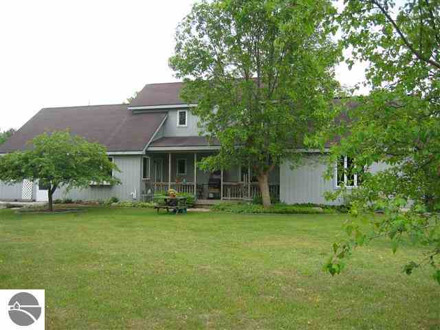 10516 Diamond Park Road Interlochen, MI 49643 - Photo 35 of 57 1744814-34.JPG
