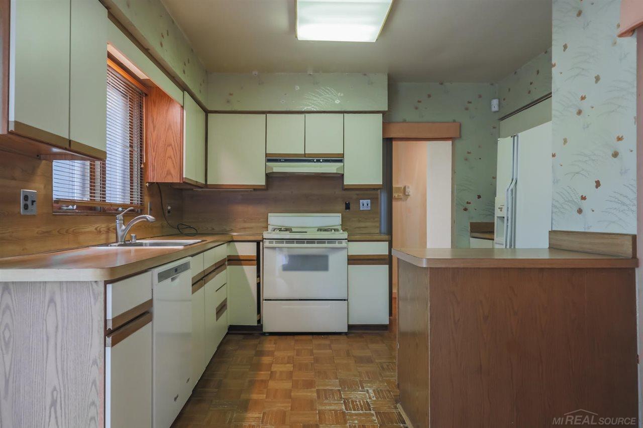 72 Moross Road Grosse Pointe, MI 48236 - Photo 8 of 22 31400217-7.JPG