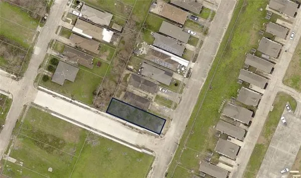 $15,000 | 2400 Dubreuil Street, New Orleans, LA 70117