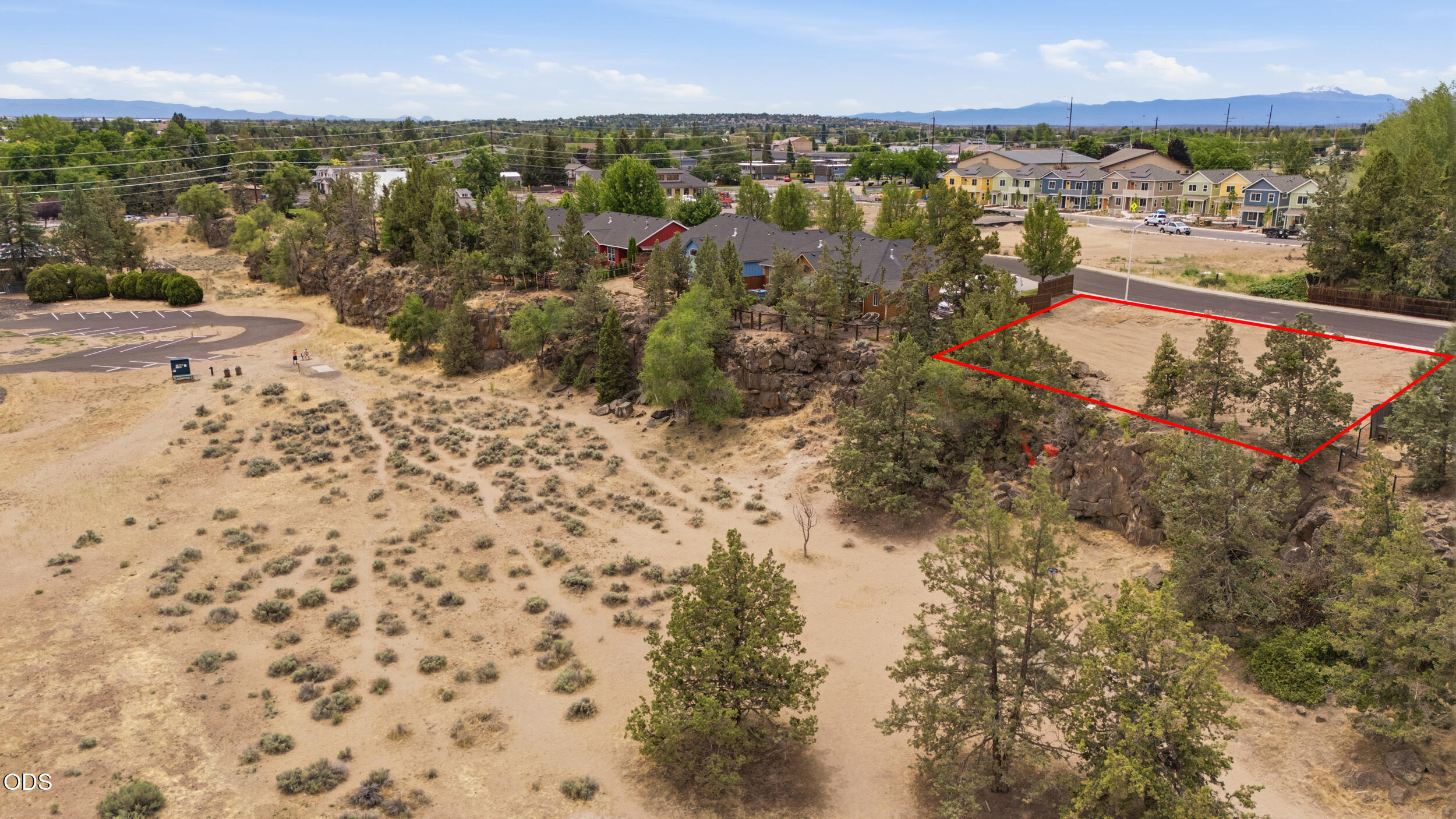 320 Northwest 16th Place Redmond, OR 97756 - Photo 2 of 14