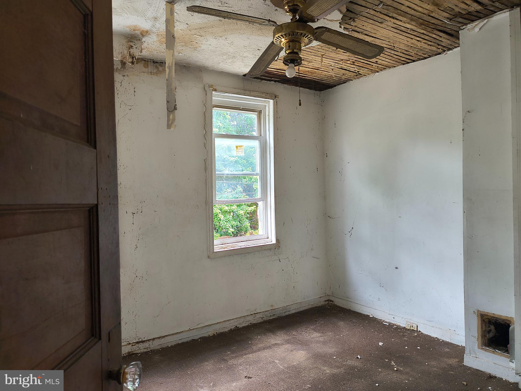 1817 Vine Street Baltimore, MD 21223 - Photo 6 of 9 an empty room with a window