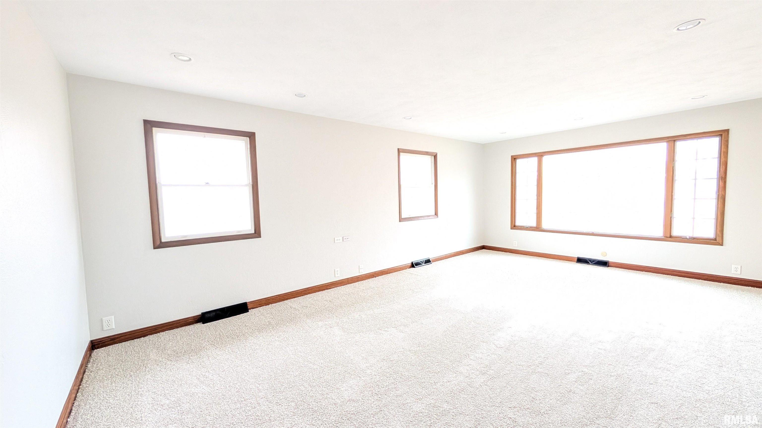 1267 East Locust Street Canton, IL 61520 - Photo 13 of 49