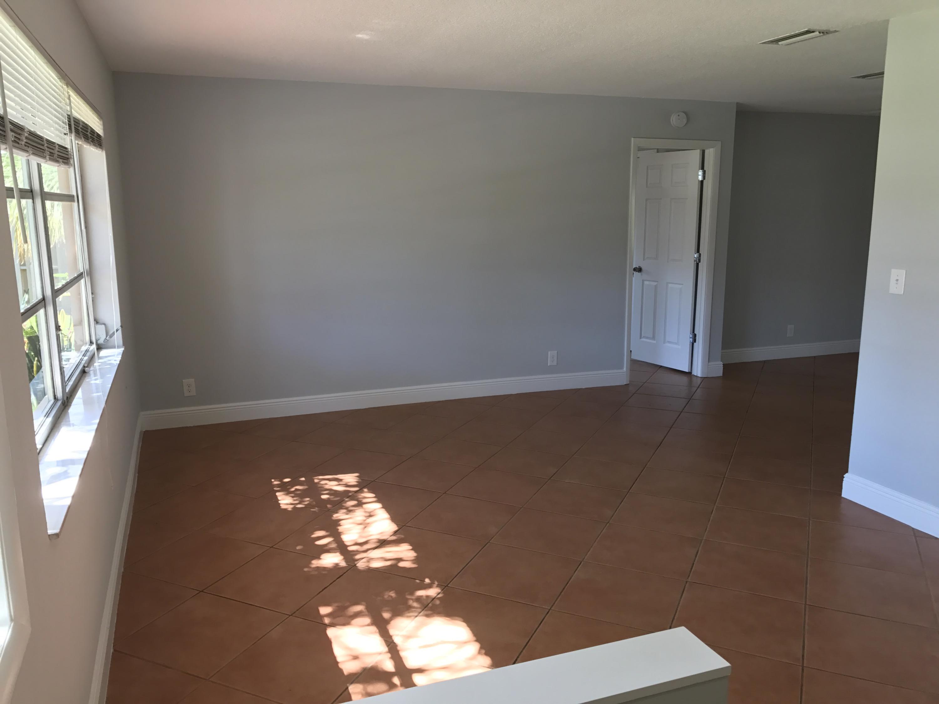 109 Mohigan Circle Boca Raton, FL 33487 - Photo 5 of 40 IMG_2677