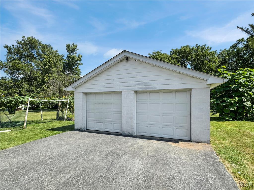 1665 Pleasant View Road Bethlehem, PA 18015 - Photo 14 of 16 Gallery Image 14