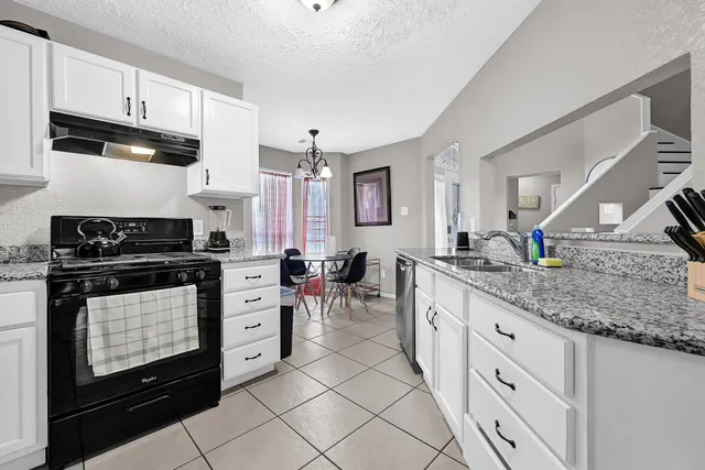 $4,999 | 4510 Beechcraft Street, Seabrook, TX 77586