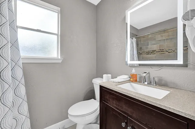 $4,999 | 4510 Beechcraft Street, Seabrook, TX 77586