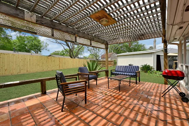 $4,999 | 4510 Beechcraft Street, Seabrook, TX 77586