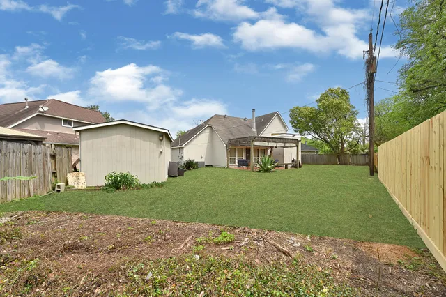 $4,999 | 4510 Beechcraft Street, Seabrook, TX 77586