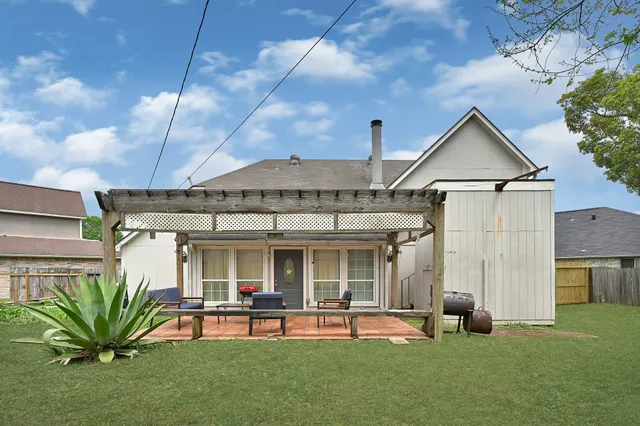 $4,999 | 4510 Beechcraft Street, Seabrook, TX 77586