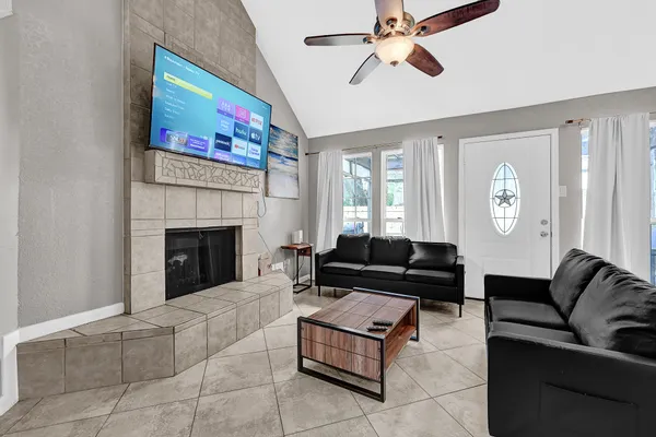 $4,999 | 4510 Beechcraft Street, Seabrook, TX 77586