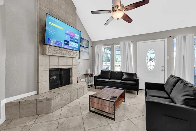 $4,999 | 4510 Beechcraft Street, Seabrook, TX 77586