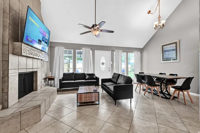 $4,999 | 4510 Beechcraft Street, Seabrook, TX 77586