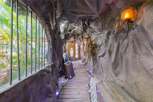 $500,000 | 7061 62nd Street North, Pinellas Park, FL 33781