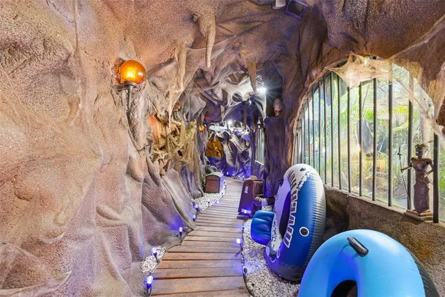 $500,000 | 7061 62nd Street North, Pinellas Park, FL 33781