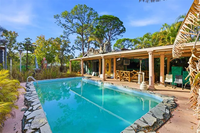 $500,000 | 7061 62nd Street North, Pinellas Park, FL 33781