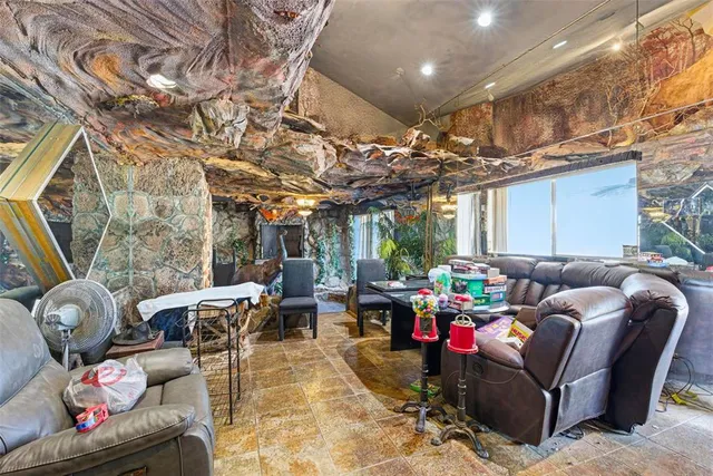 $500,000 | 7061 62nd Street North, Pinellas Park, FL 33781