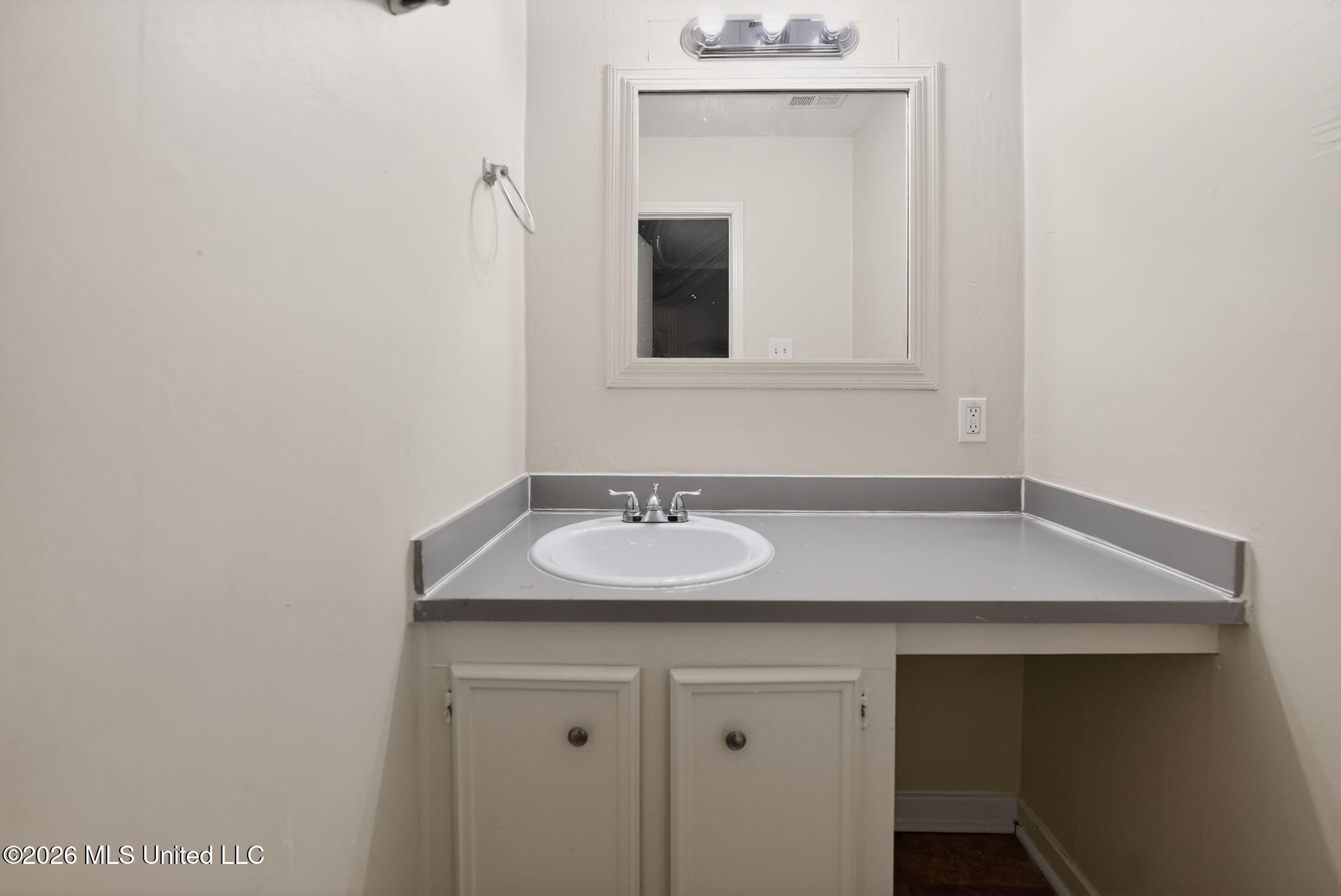 4597 Kirkley Drive Jackson, MS 39206 - Photo 43 of 44 43_4597_Kirkley_Dr_Jackson_MS_39206-Bath