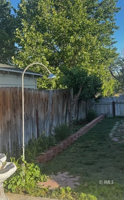 625 East Inyo Street Lone Pine, CA 93545 - Photo 15 of 16 a backyard of a house with lots of green space