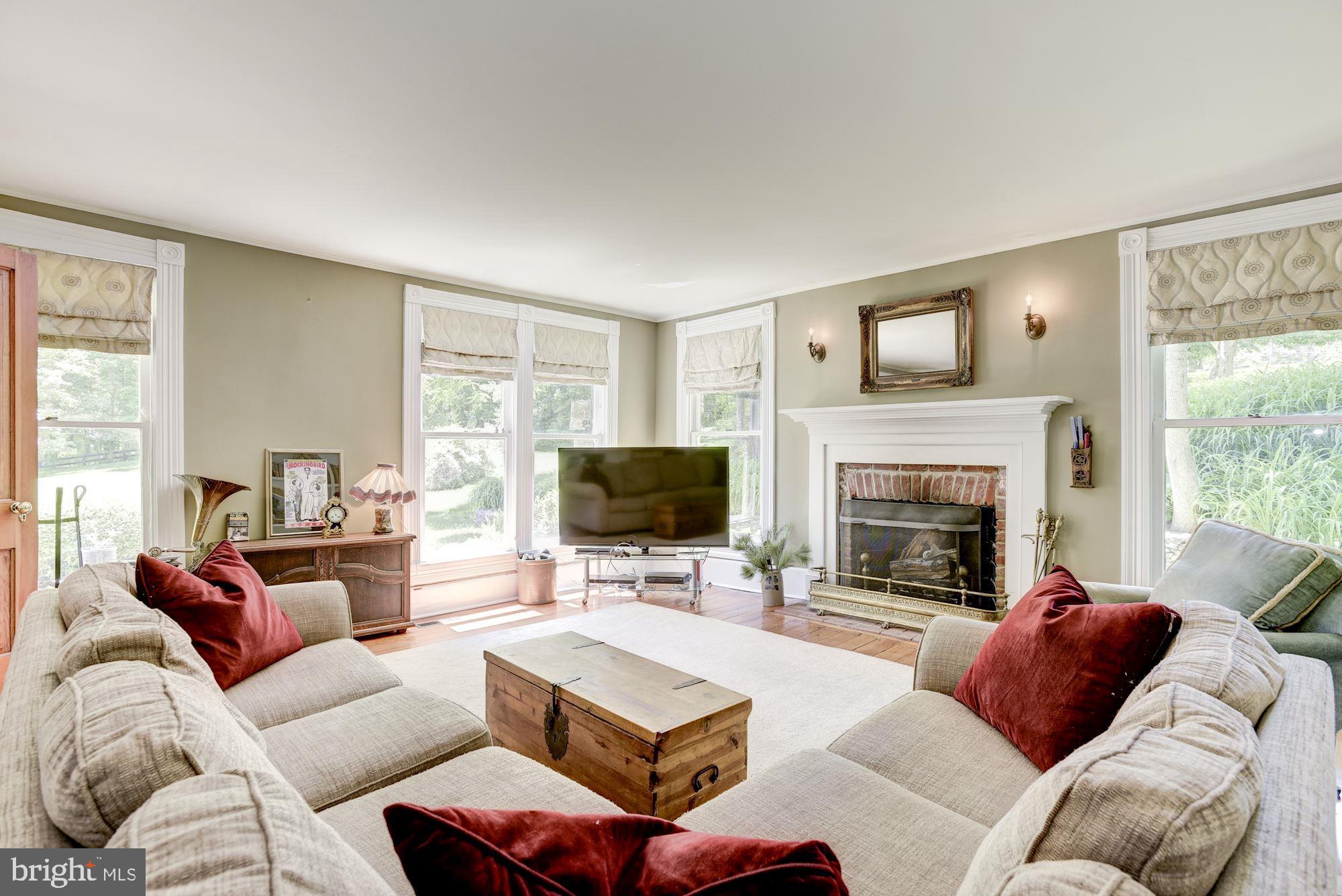 18203 Sands Road Purcellville, VA 20132 - Photo 13 of 48 Gallery Image 13