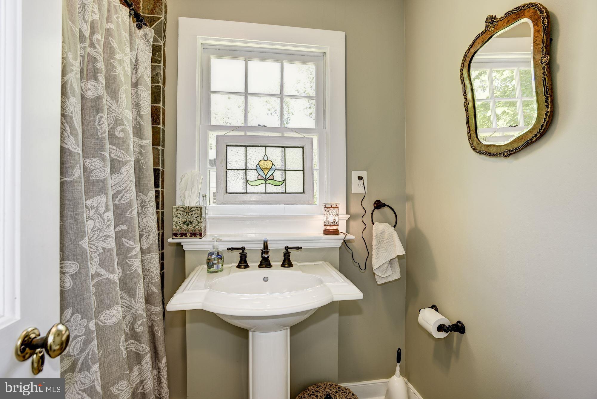 18203 Sands Road Purcellville, VA 20132 - Photo 19 of 48 Gallery Image 19