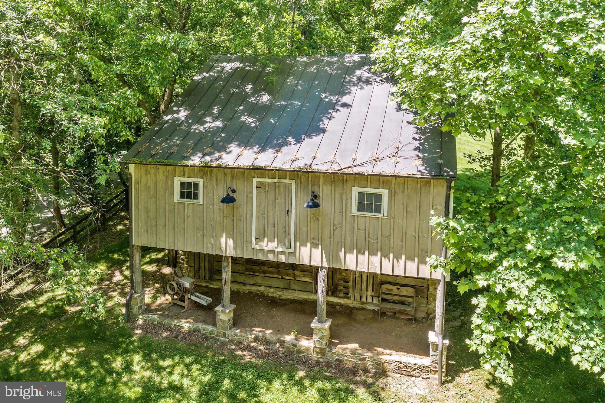 18203 Sands Road Purcellville, VA 20132 - Photo 6 of 48 Gallery Image 6