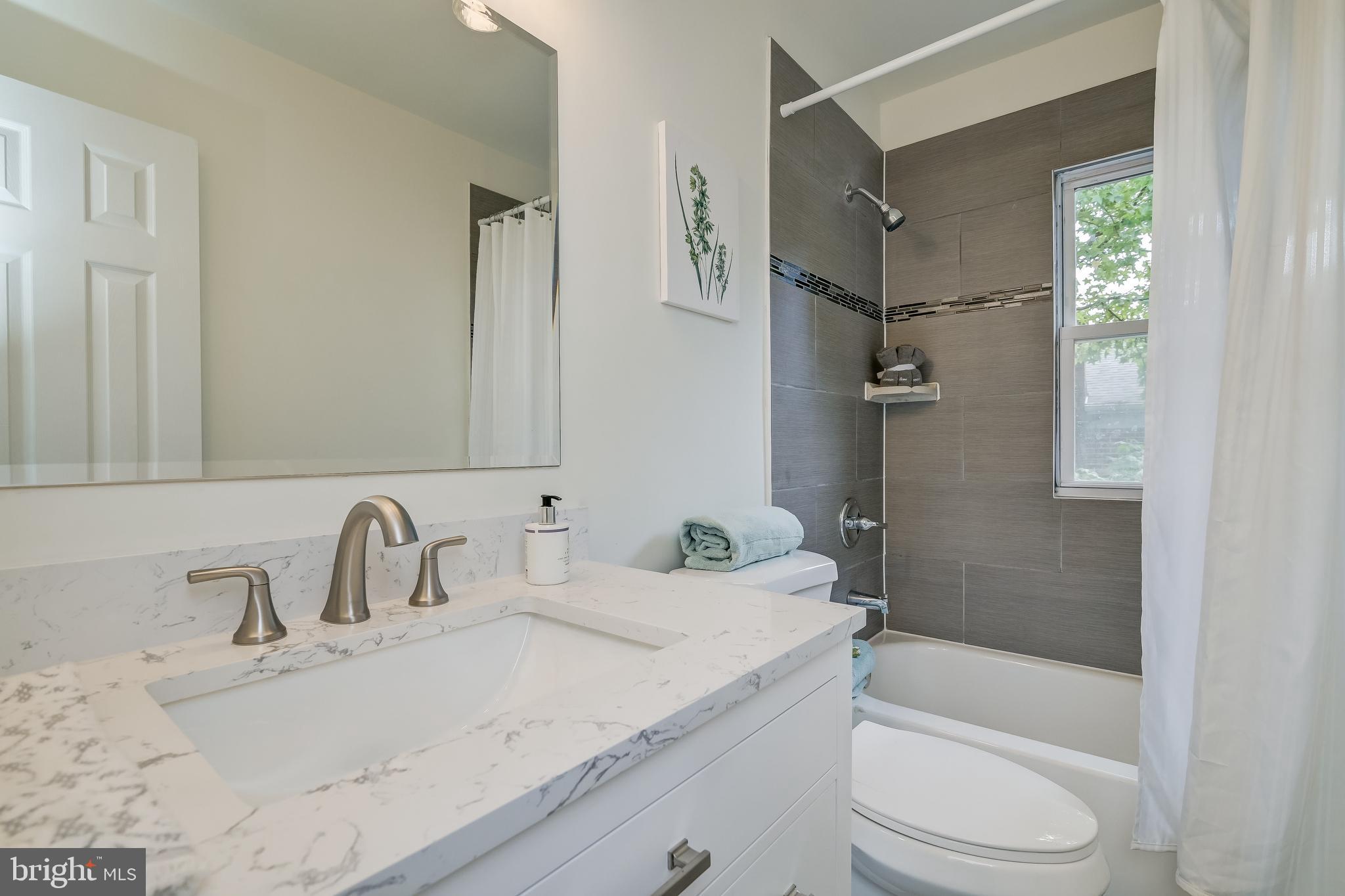 2185 Stratton Drive Potomac, MD 20854 - Photo 24 of 36 Hall Bath