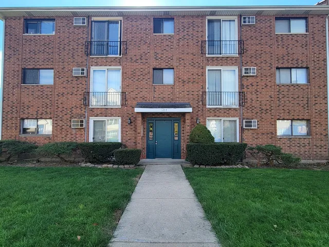 $1,795 | 1257 Harding Avenue, Unit A2, Des Plaines, IL 60016
