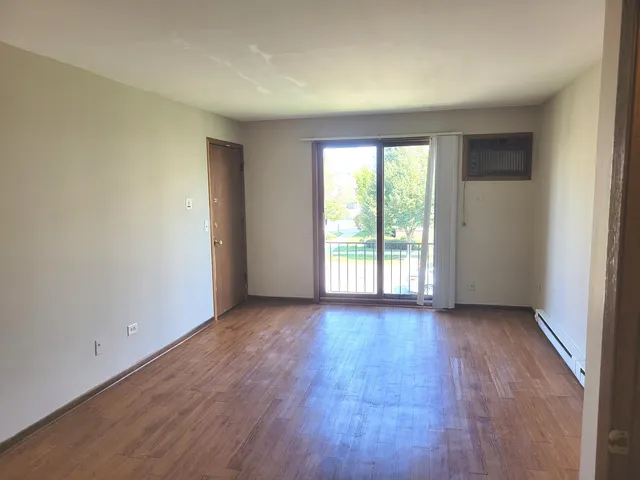 $1,795 | 1257 Harding Avenue, Unit A2, Des Plaines, IL 60016