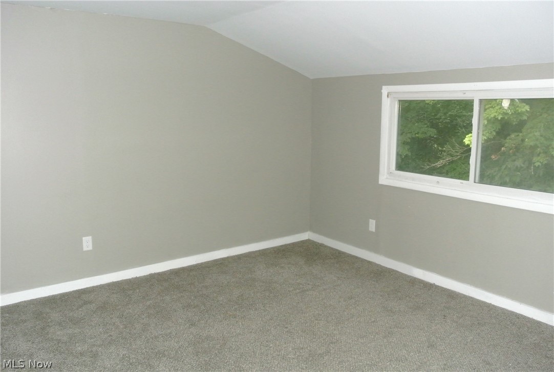 2083 Green Road Cleveland, OH 44121 - Photo 16 of 33