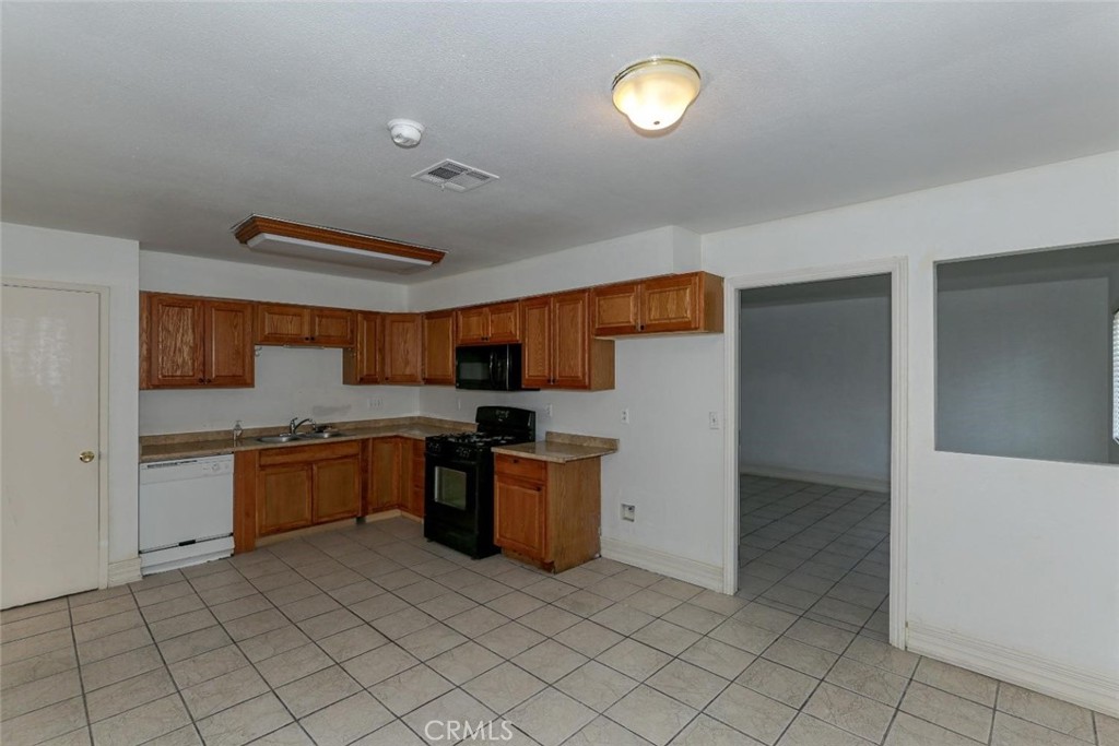 268 East 10th Street Merced, CA 95341 - Photo 9 of 30