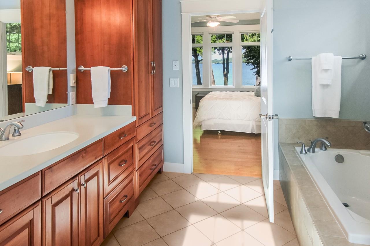 8518 South Lakeview Road Traverse City, MI 49684 - Photo 18 of 37 1878522-17.JPG