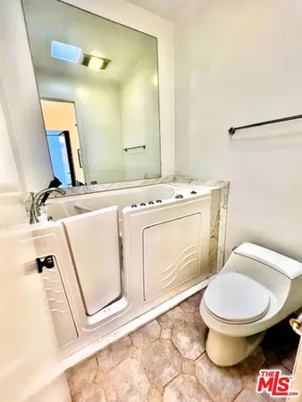 $5,500 | 11805 Mayfield Avenue, Unit 306, Los Angeles, CA 90049