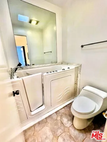 $5,700 | 11805 Mayfield Avenue, Unit 306, Los Angeles, CA 90049