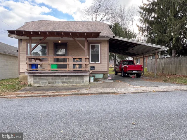 front view of house with a big yard