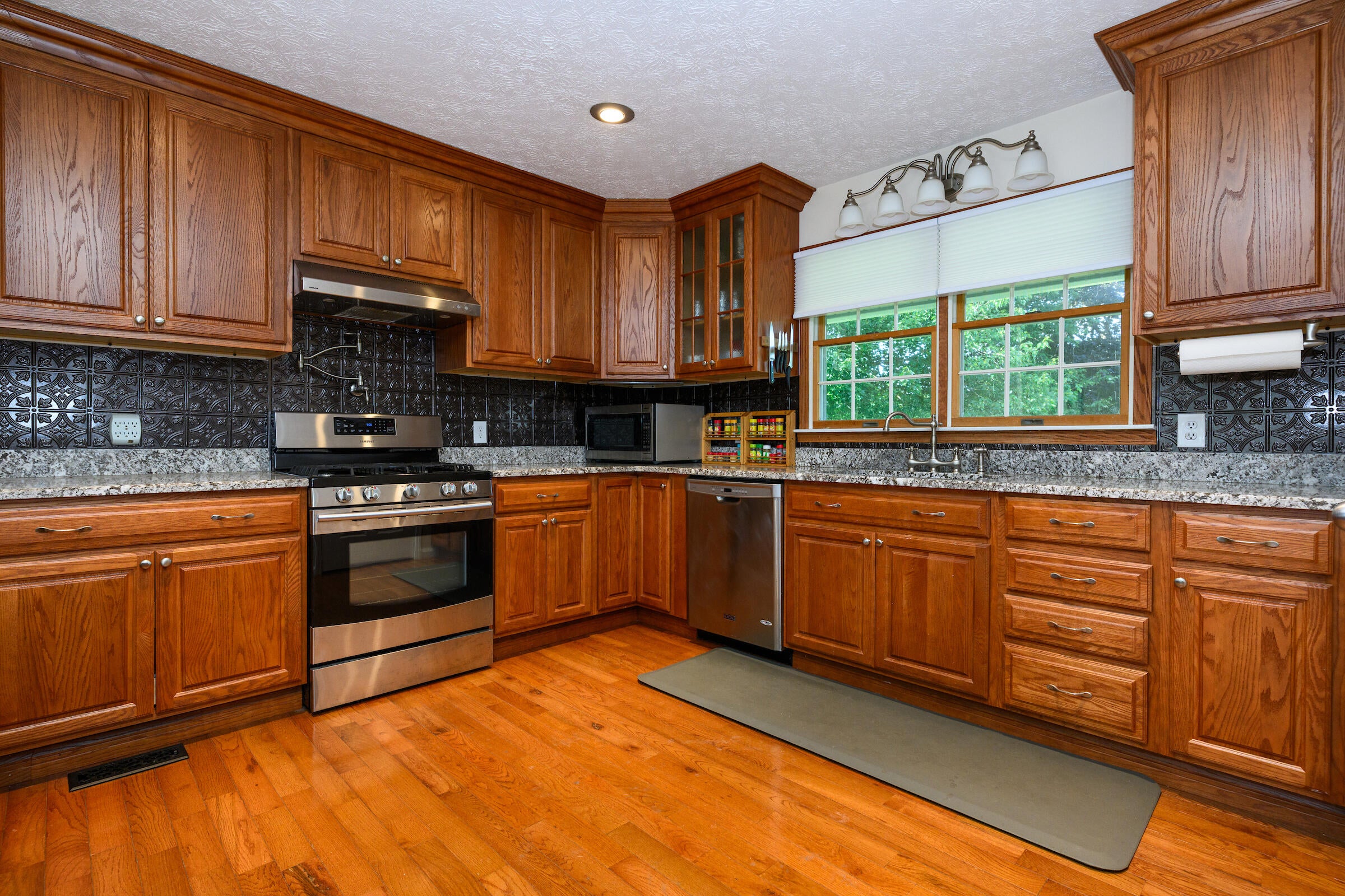 2704 Stone House Road Caldwell, WV 24925 - Photo 11 of 94 Gallery Image 11