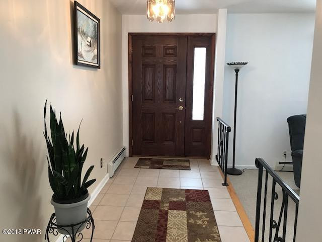 277 Gold Key Road Milford, PA 18337 - Photo 4 of 34 Impressive Entry Way